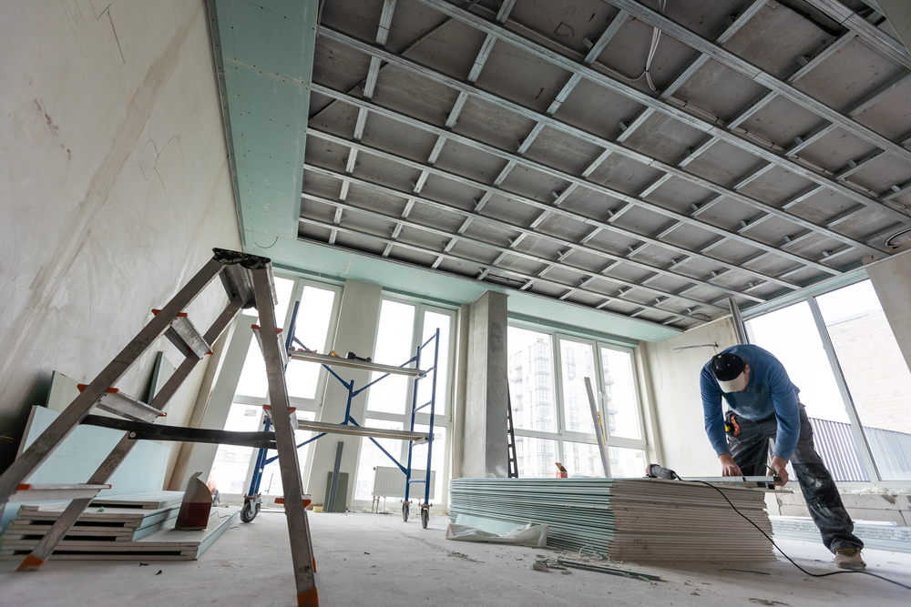 hombre-fachada-reparación